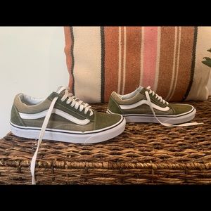 Vans old skool classic - Women’s 8.5 - olive green